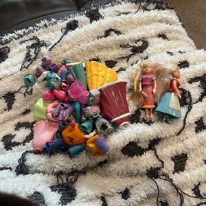 B23  Polly Pocket Figure Dolls Clothes Accessories Lot